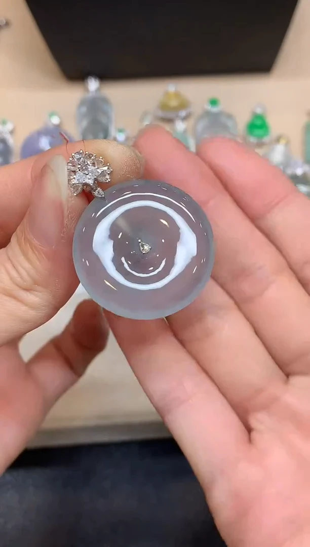 颈饰18K金镶嵌翡翠平安扣【无服务费