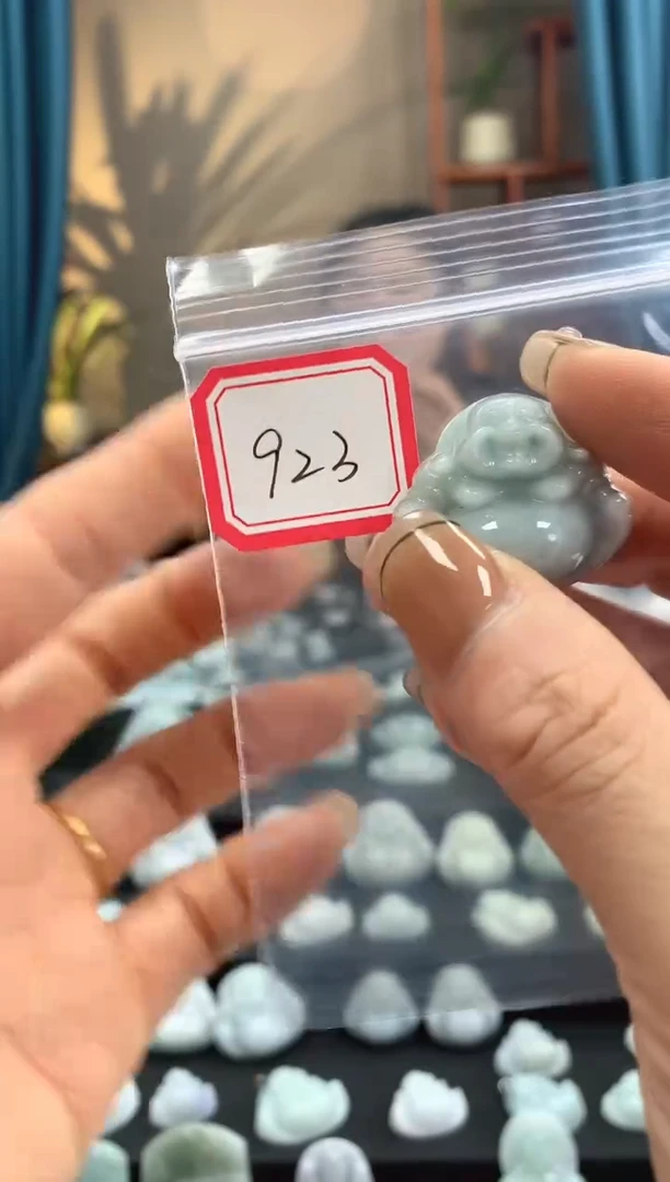 翡翠未镶嵌颈饰佛公923