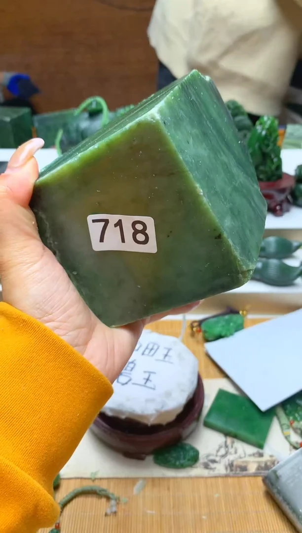 未镶嵌和田玉摆件1