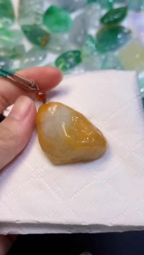颈饰未镶嵌翡翠