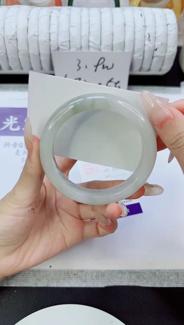 未镶嵌手镯石英质玉265/60