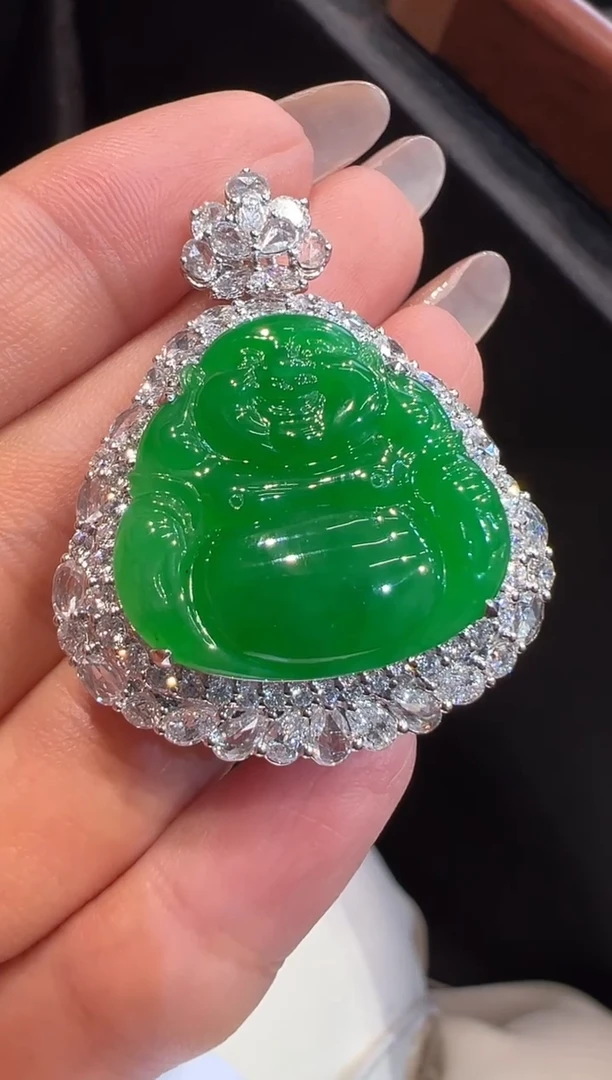 颈饰18K金镶嵌翡翠吊坠