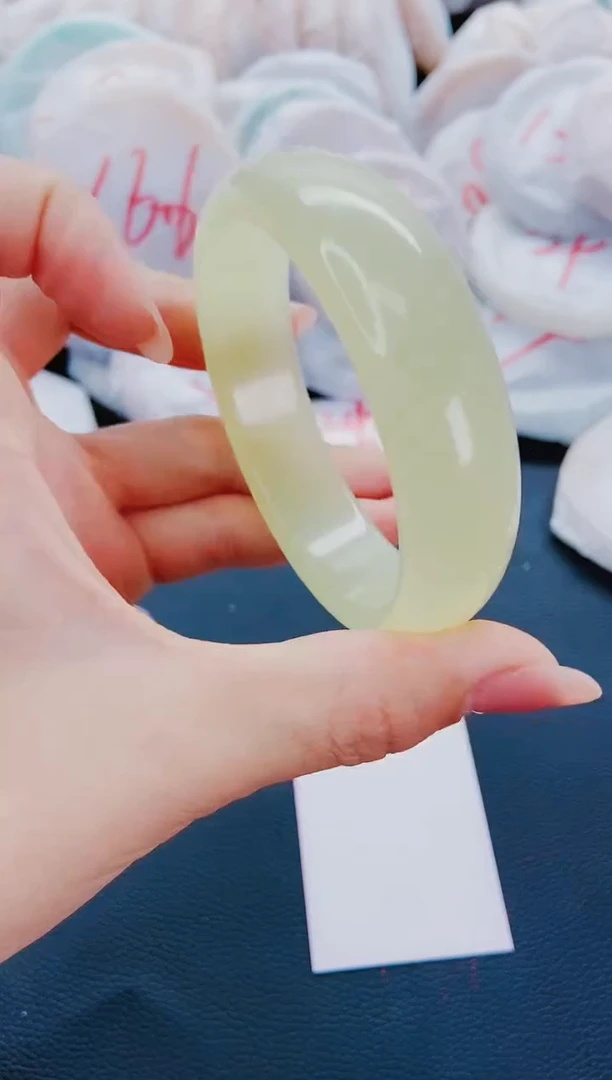 石英质玉手镯未镶嵌M51-61-60