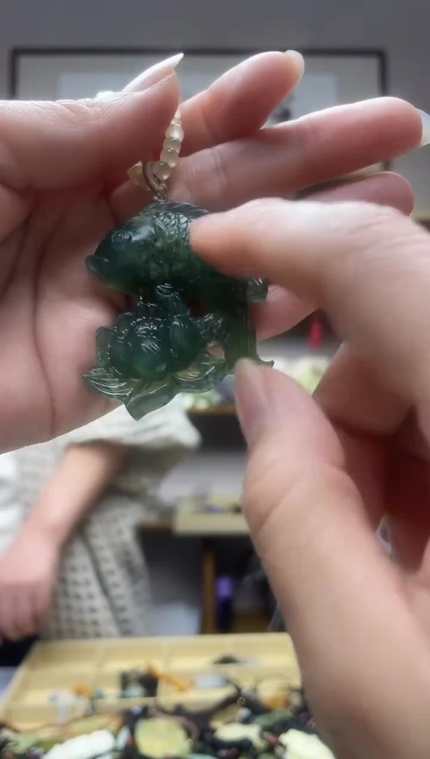 未镶嵌岫玉吊坠.