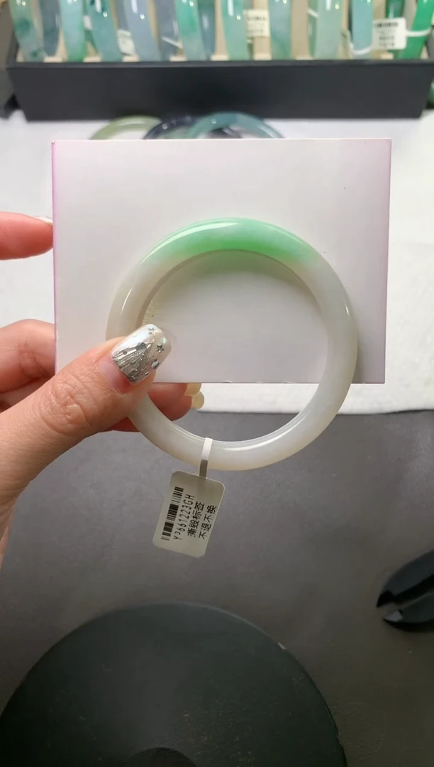 未镶嵌手镯（圆镯）翡翠51.7*7.7*7.6