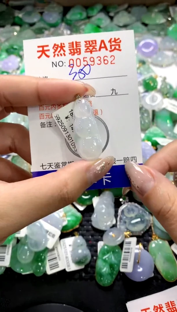 颈饰18K金镶嵌翡翠1