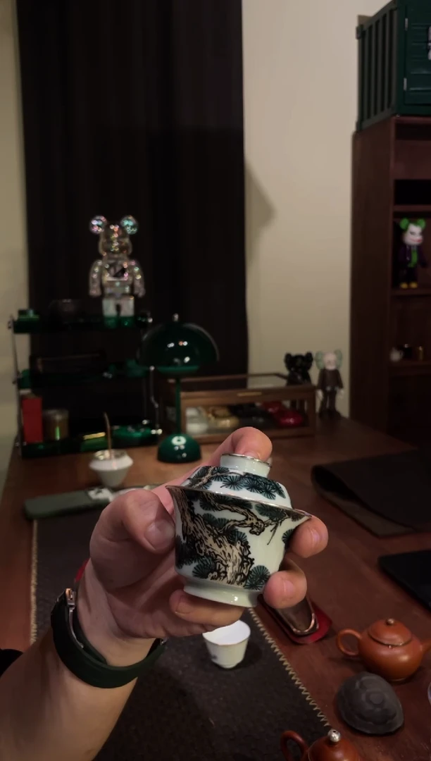 云*曾包银松树盖碗