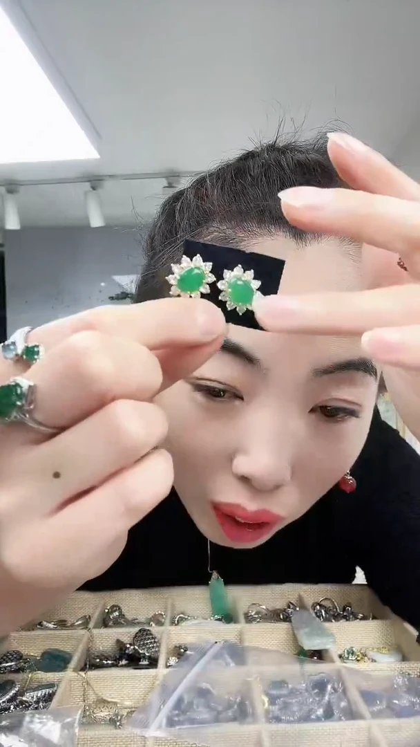 【闪购商品】石英质玉颈饰合金马来玉耳钉