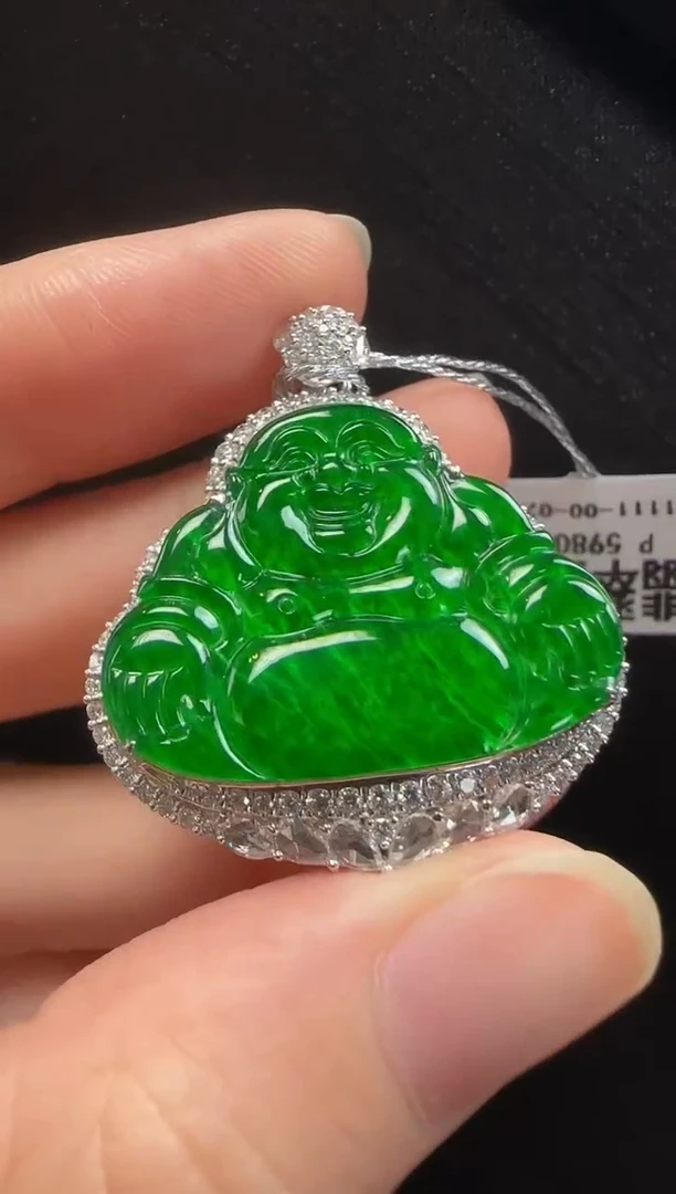 颈饰18K金镶嵌翡翠552玉佛一个