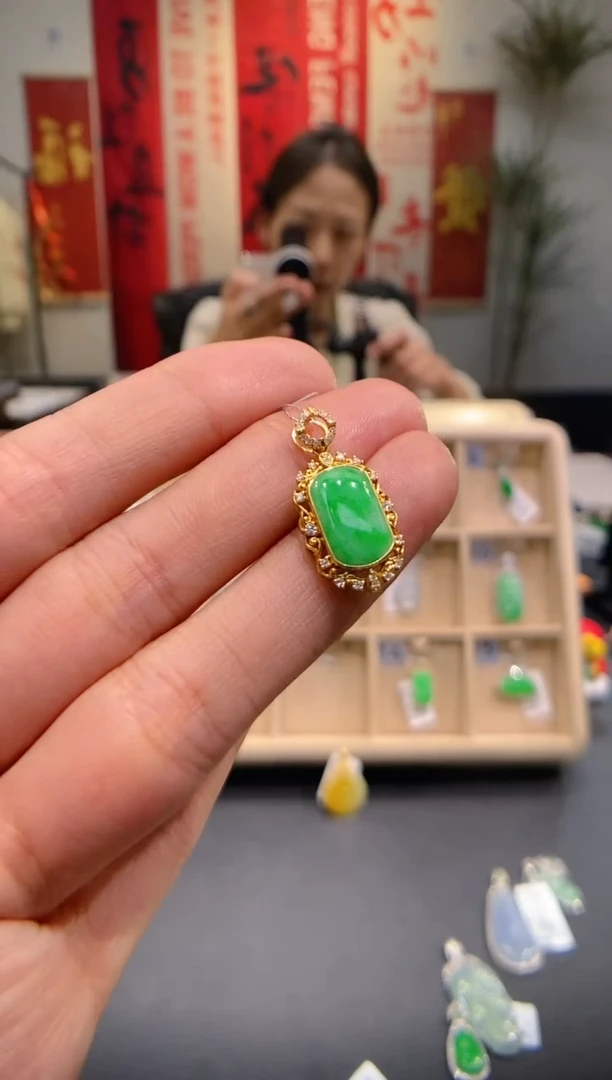 【闪购商品】翡翠吊坠(不含链)18K金镶嵌无事牌