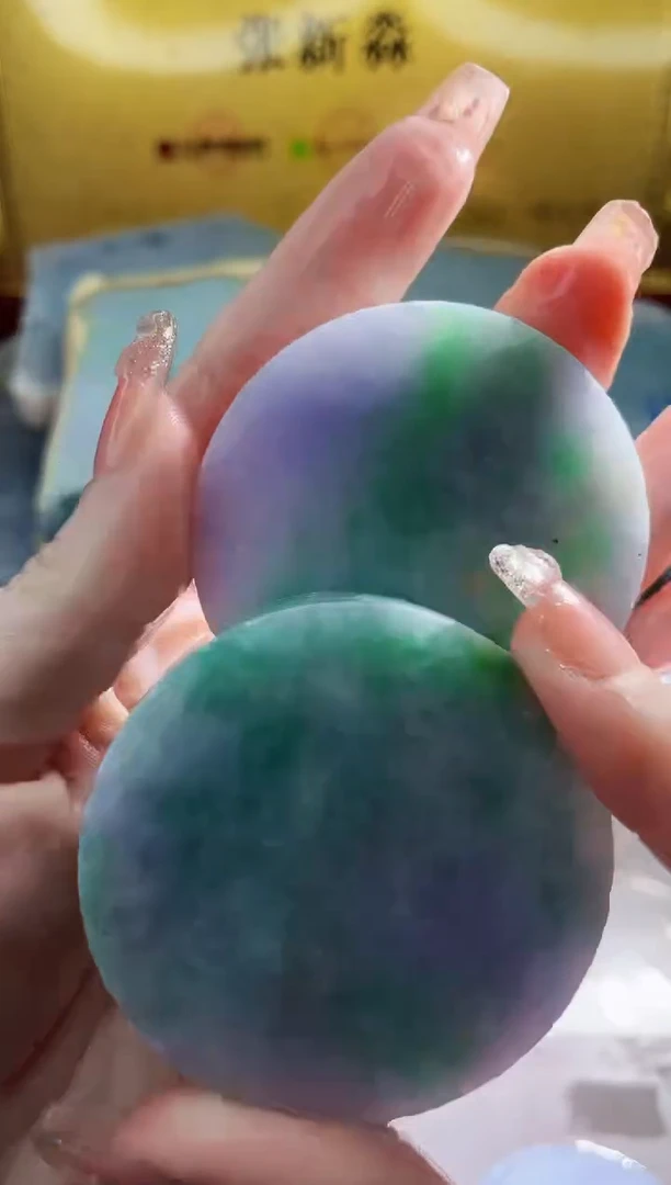 翡翠挂件未镶嵌小梦69多样性发其一