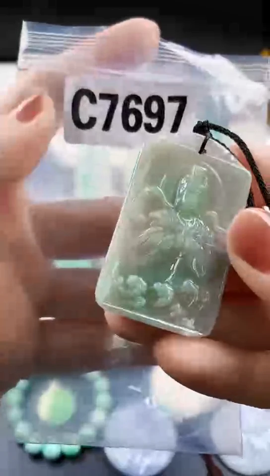 颈饰未镶嵌翡翠天然翡翠吊坠挂件