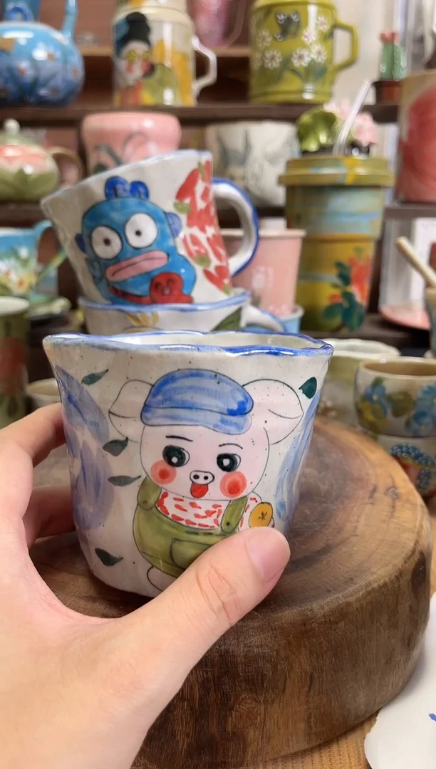 摆件手绘高温釉下陶瓷