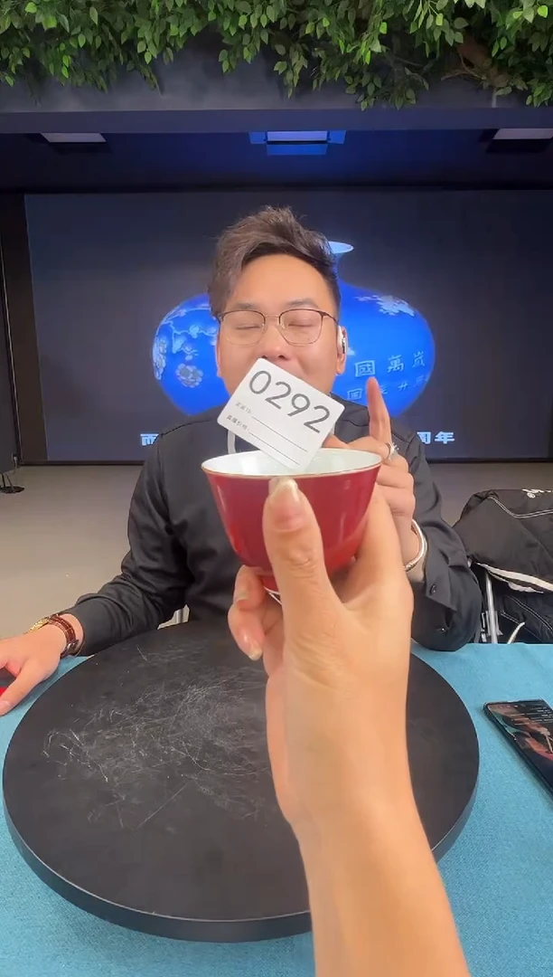 【闪购商品】瓶景德镇陶瓷郎红压手杯0292