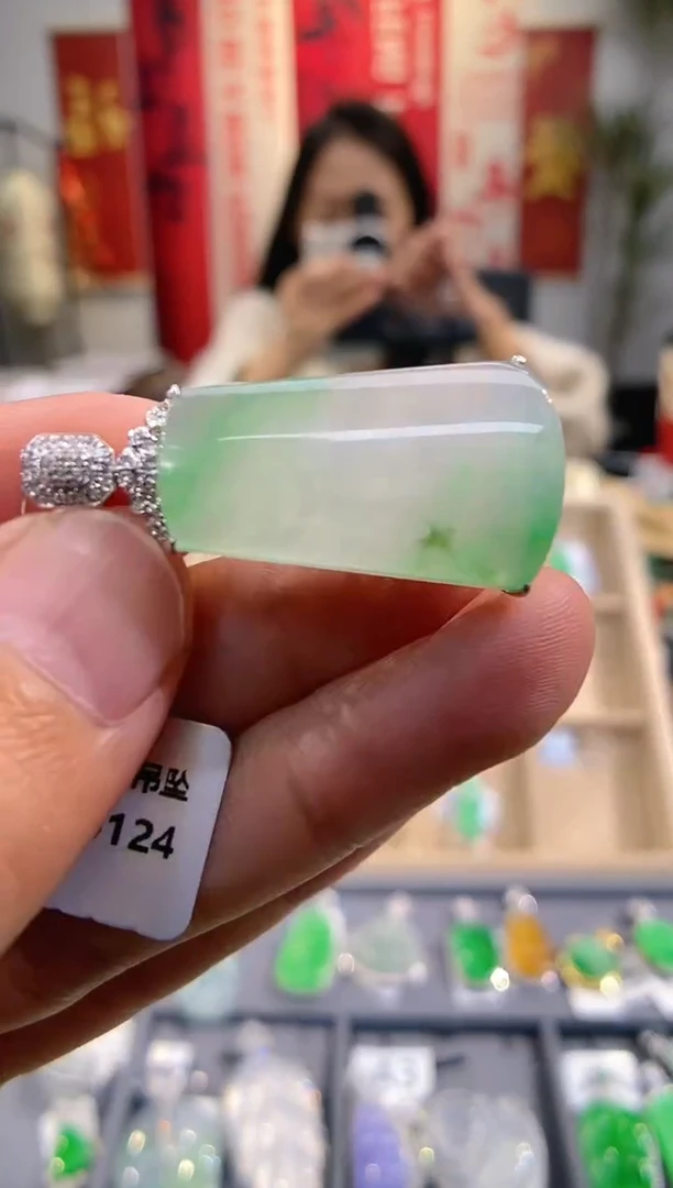 【闪购商品】翡翠吊坠(不含链)18K金镶嵌无事牌