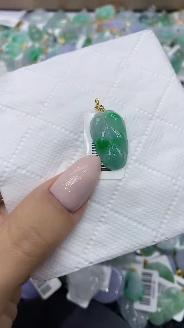 颈饰18K金镶嵌翡翠111111111111