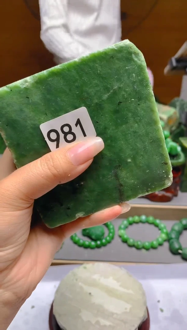 和田玉（碧玉）未镶嵌珠宝半成品1