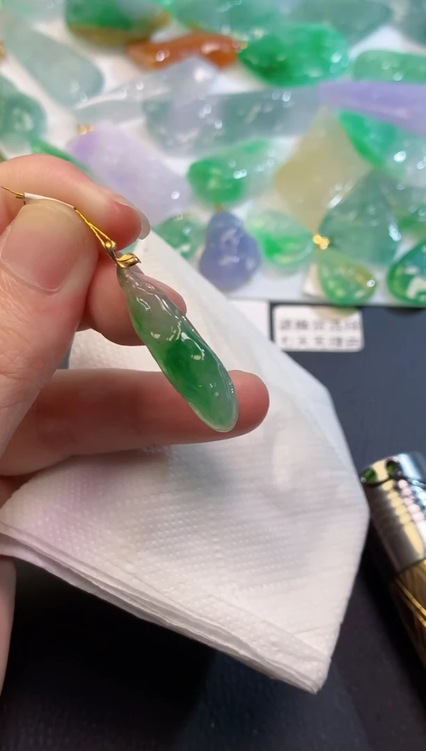 颈饰未镶嵌翡翠