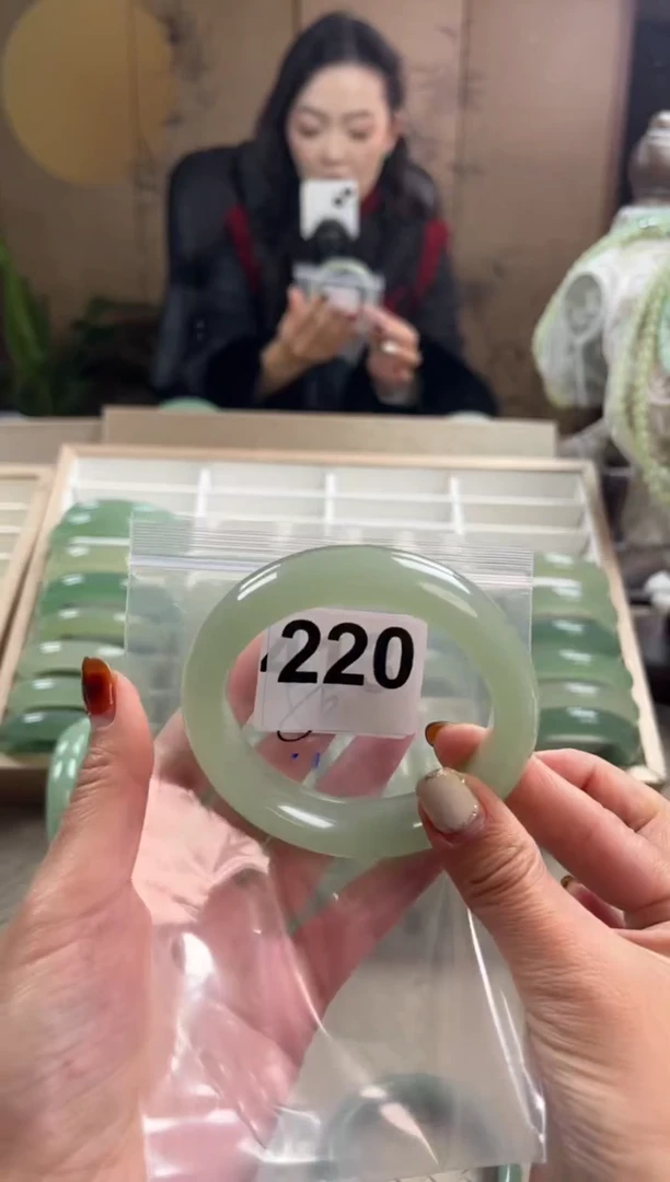 未镶嵌手镯石英质玉清***空220