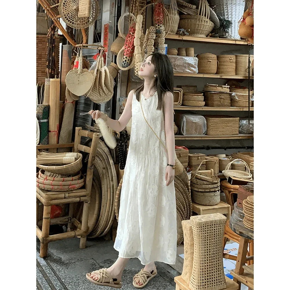 月色降临2025新款法式纯色无袖背心连衣裙女夏季小众设计感连衣裙