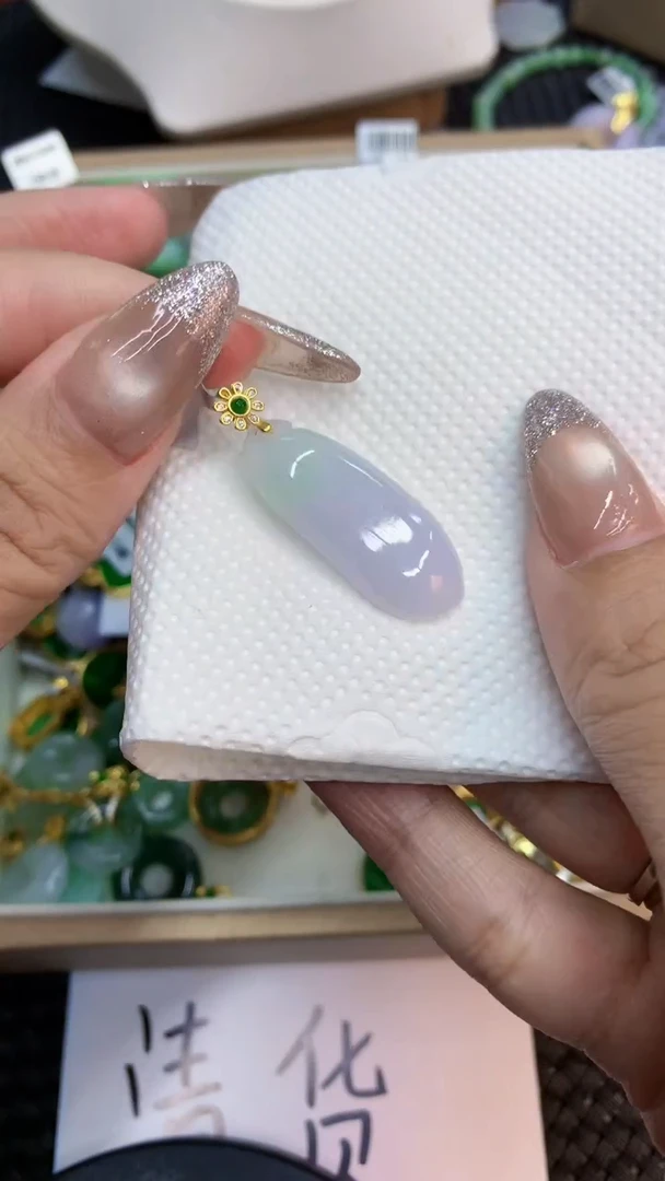 颈饰未镶嵌翡翠1