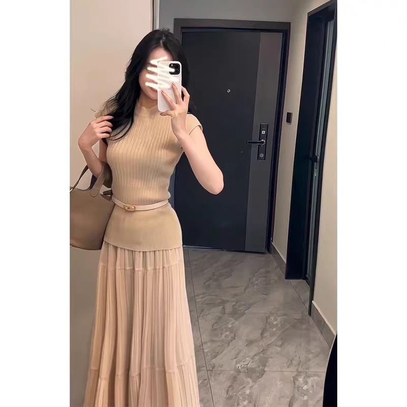 古早气质优雅修身显瘦无袖针织背心T恤+高腰半身裙