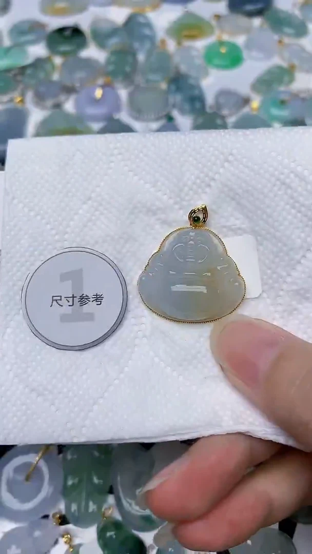 颈饰18K金镶嵌翡翠天然A货翡翠