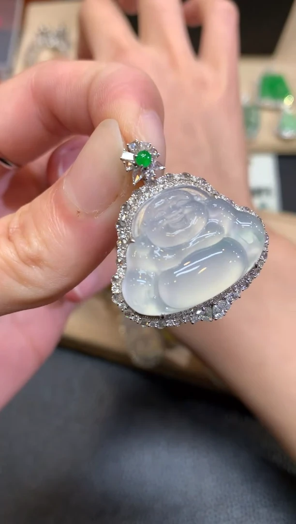 【闪购商品】翡翠颈饰18K金镶嵌佛公【无服务费】