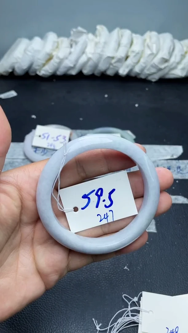未镶嵌手镯翡翠247