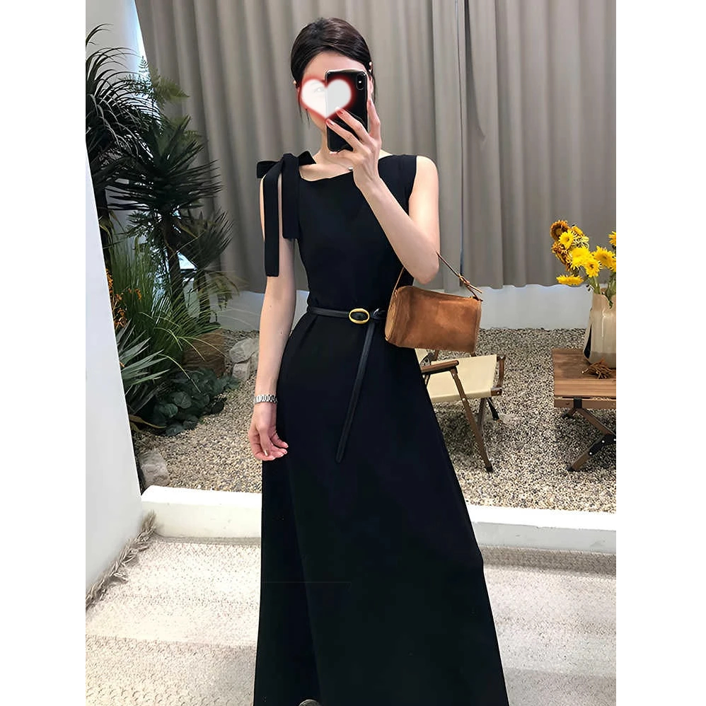 法式赫本风小黑裙斜肩系带黑色连衣裙女2025夏款气质时髦通勤百搭