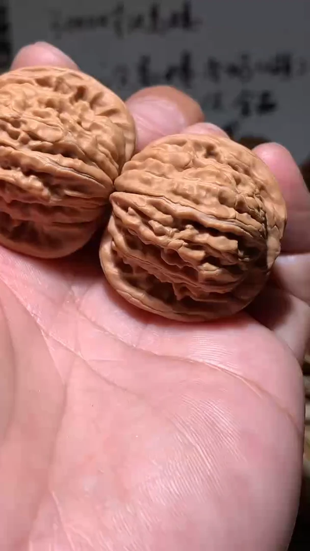 文玩核桃把件【核缘雅趣】35左右汉高楼，同尺寸随机发