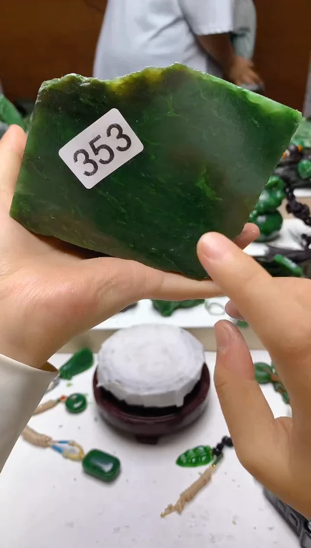 和田玉（碧玉）未镶嵌珠宝半成品0