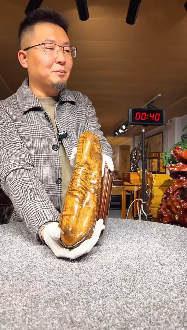 金丝楠木雕款广****商金丝楠木摆件