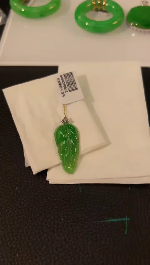 颈饰18K金镶嵌翡翠 缅料A货/支持复检/一件