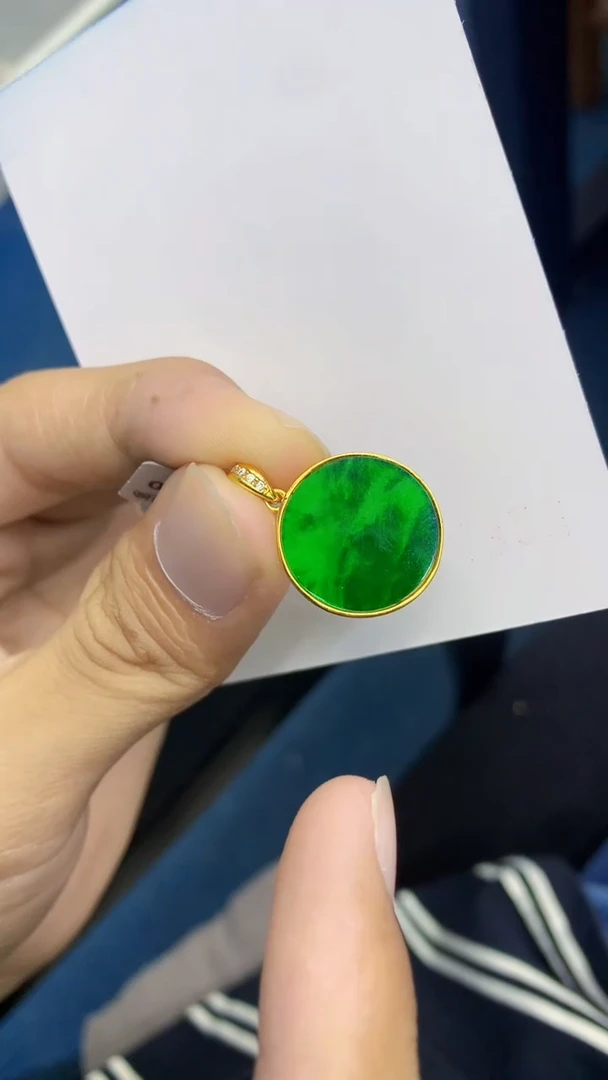 翡翠未镶嵌吊坠(不含链)             1