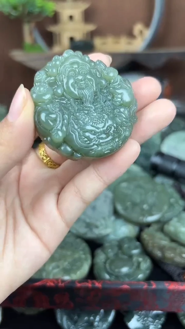 和田玉未镶嵌颈饰1