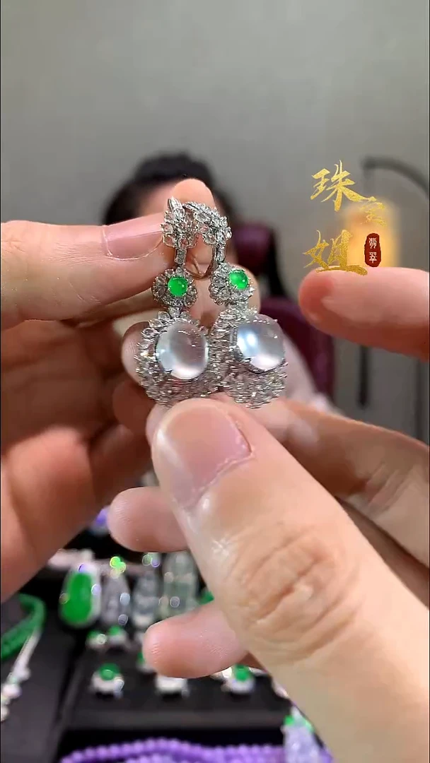 18K金镶嵌翡翠耳饰耳饰