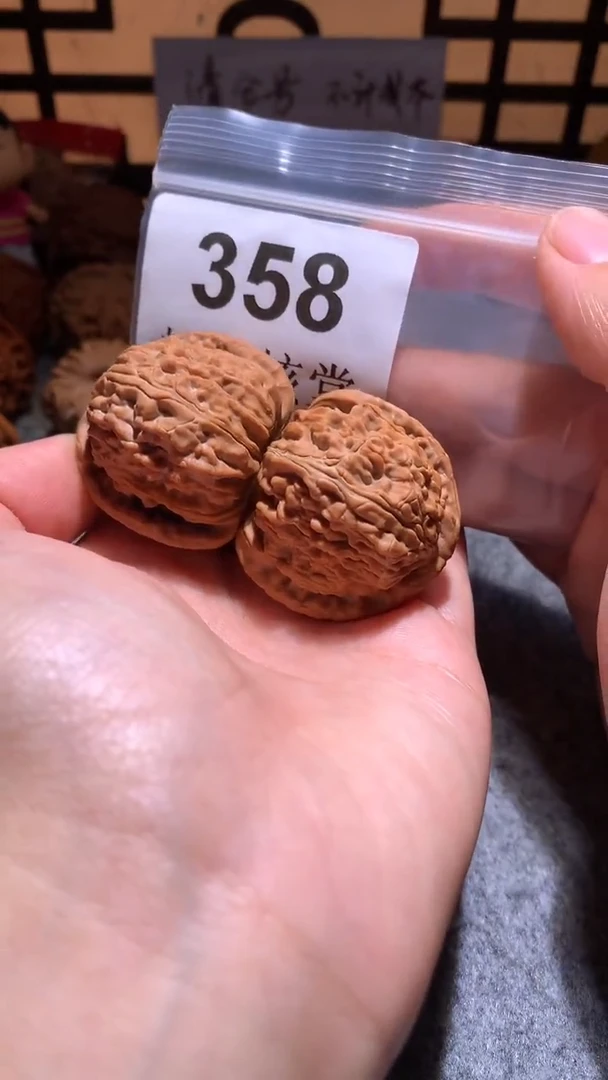 把件文玩核桃【趣玩核堂】 358号，39左右白狮子