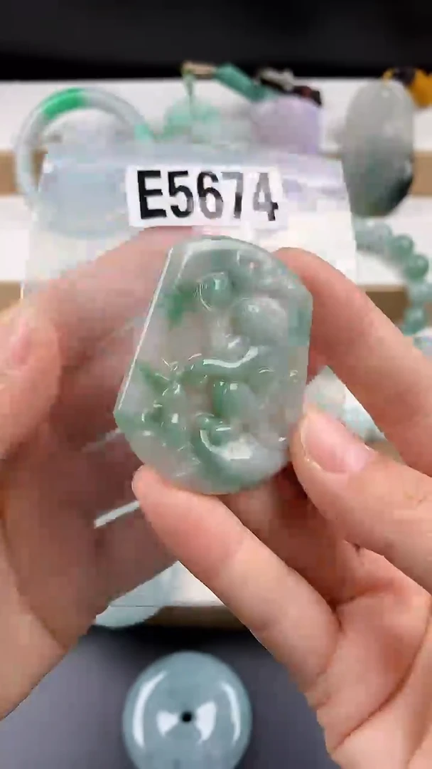 颈饰未镶嵌翡翠天然翡翠吊坠挂件