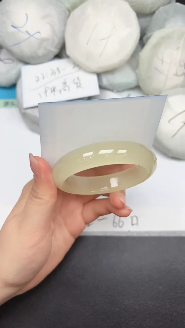 未镶嵌手镯石英质玉A260/53.6