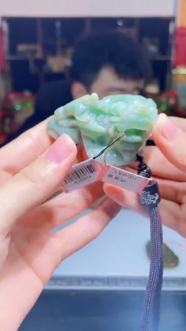 【闪购商品】翡翠吊坠(不含链)未镶嵌Q103