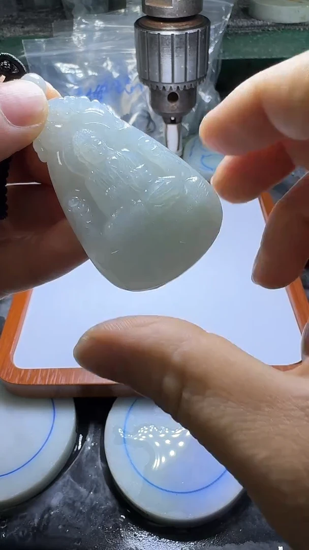 翡翠未镶嵌颈饰挂件