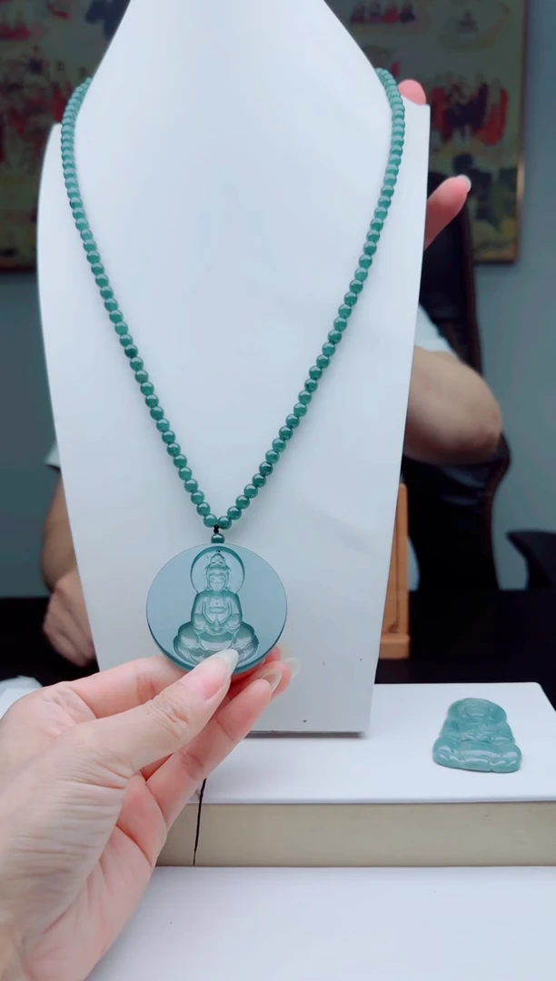 翡翠未镶嵌颈饰多样性发其一