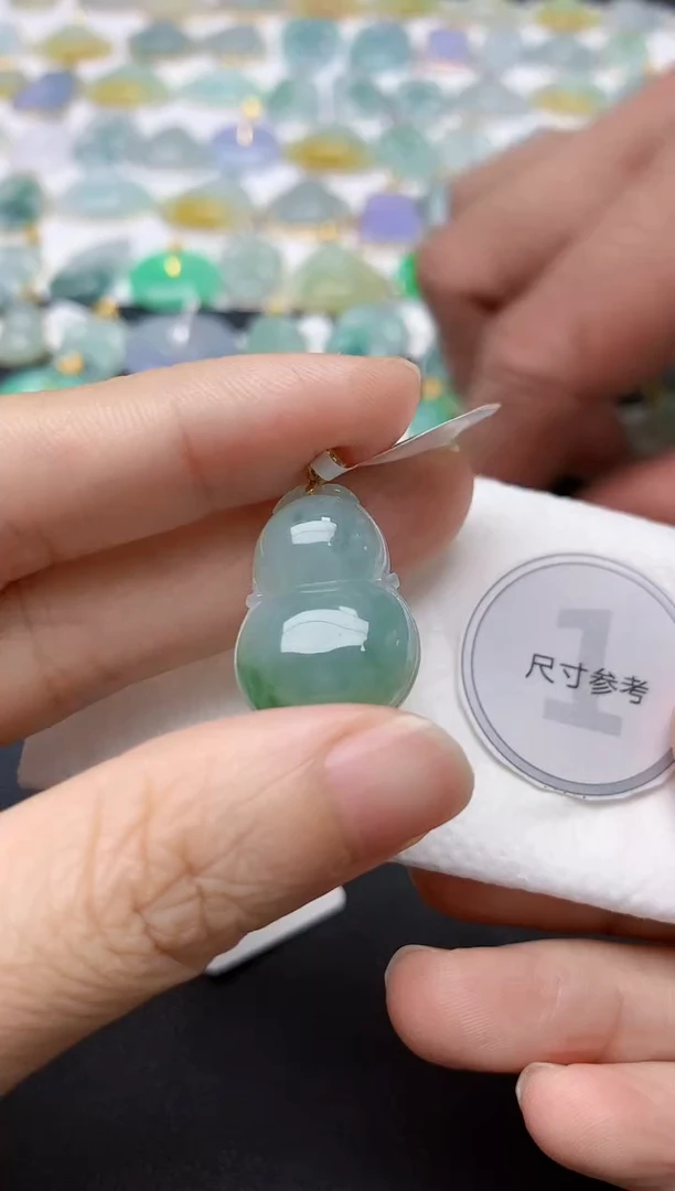 翡翠18K金镶嵌颈饰天然缅甸A货翡翠