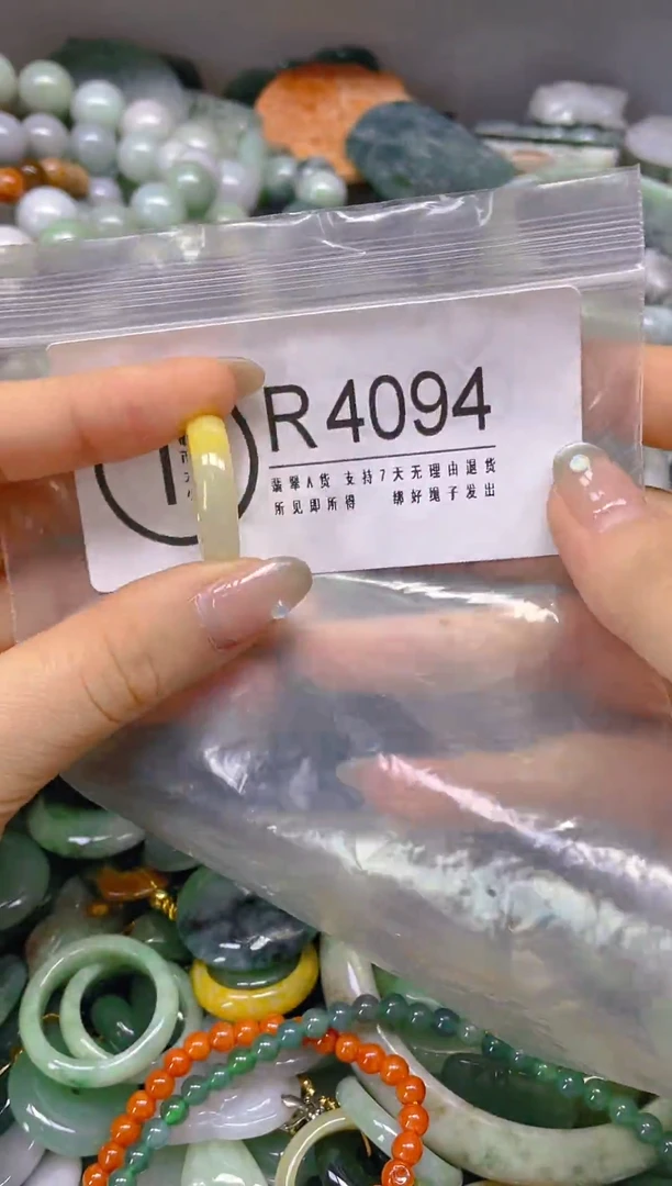 翡翠未镶嵌颈饰/R/翡翠A货,一件也是批发价