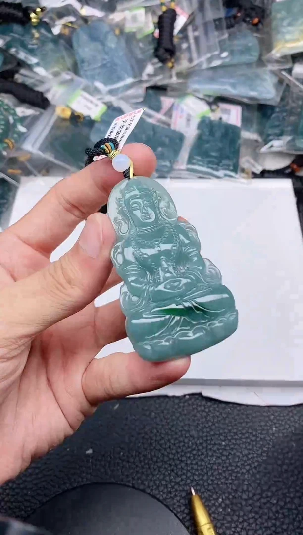 颈饰未镶嵌翡翠