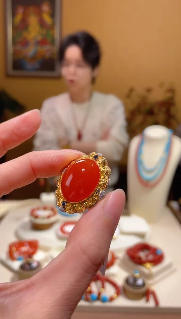 18K金镶嵌南红玛瑙戒指7@@DF51124005