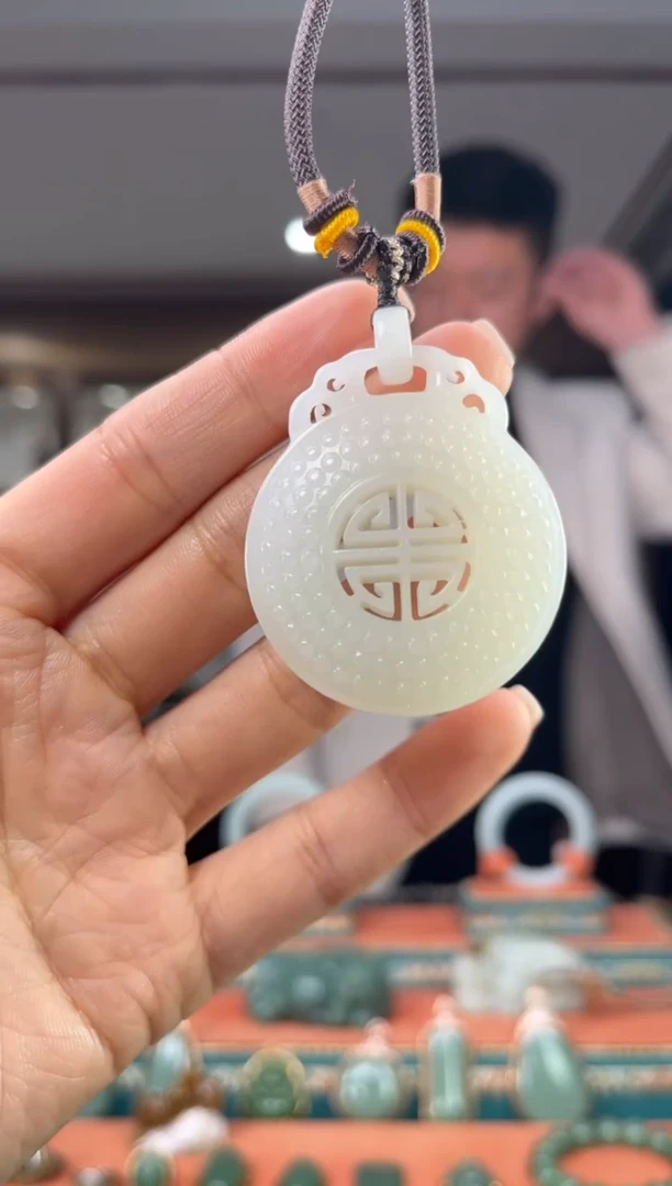 颈饰未镶嵌和田玉佩佩