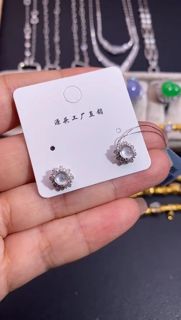 18K金镶嵌翡翠耳饰耳饰