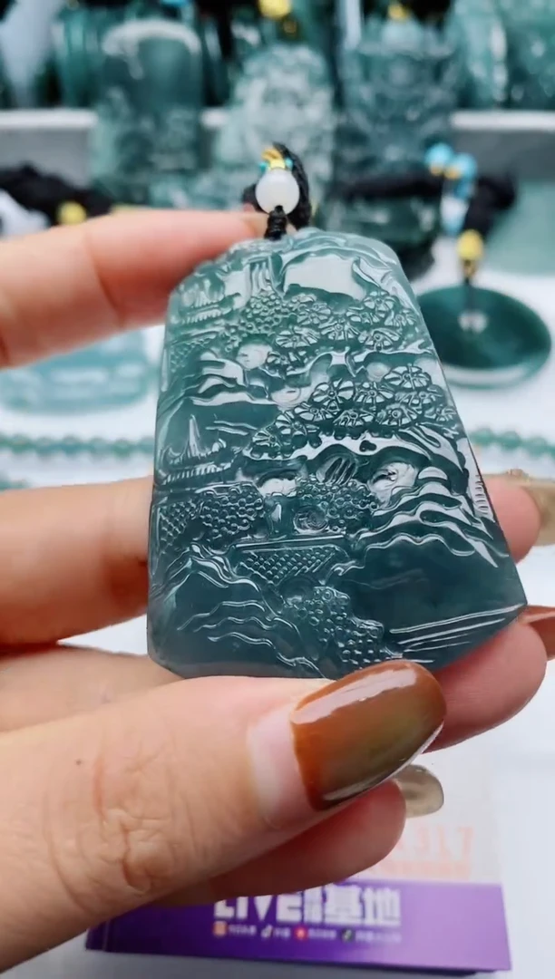 颈饰未镶嵌翡翠